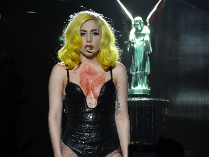 Леди Гага: миллионы на экстравагантные наряды