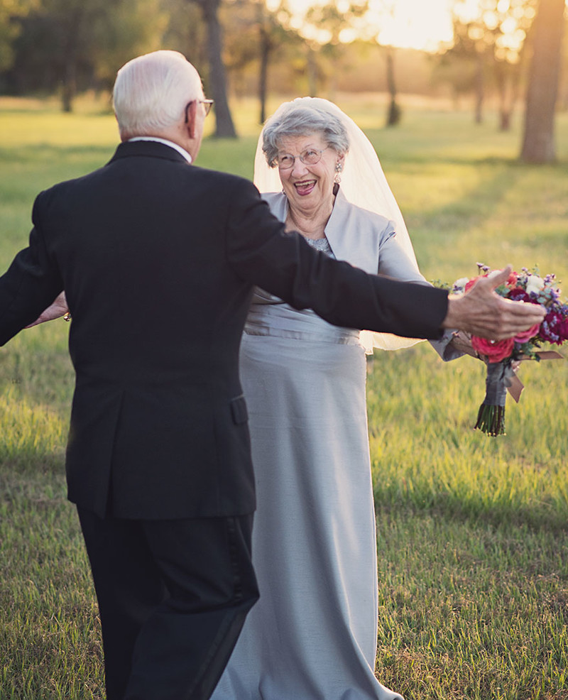 Пожилая пара провела свадебную фотосессию 70 лет спустя
