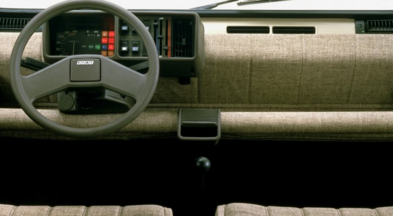 На фото: Торпедо Fiat Panda 45 (141) '1980–84
