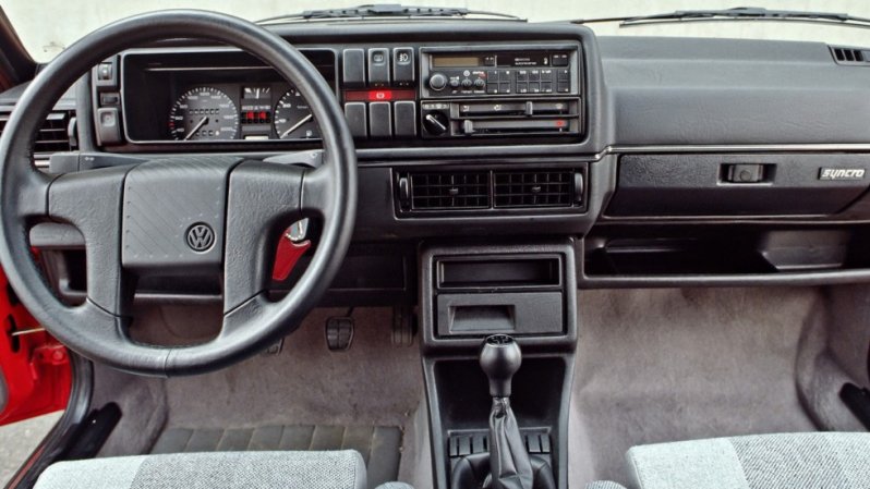 На фото: Торпедо Volkswagen Golf Country ‘1990–1991