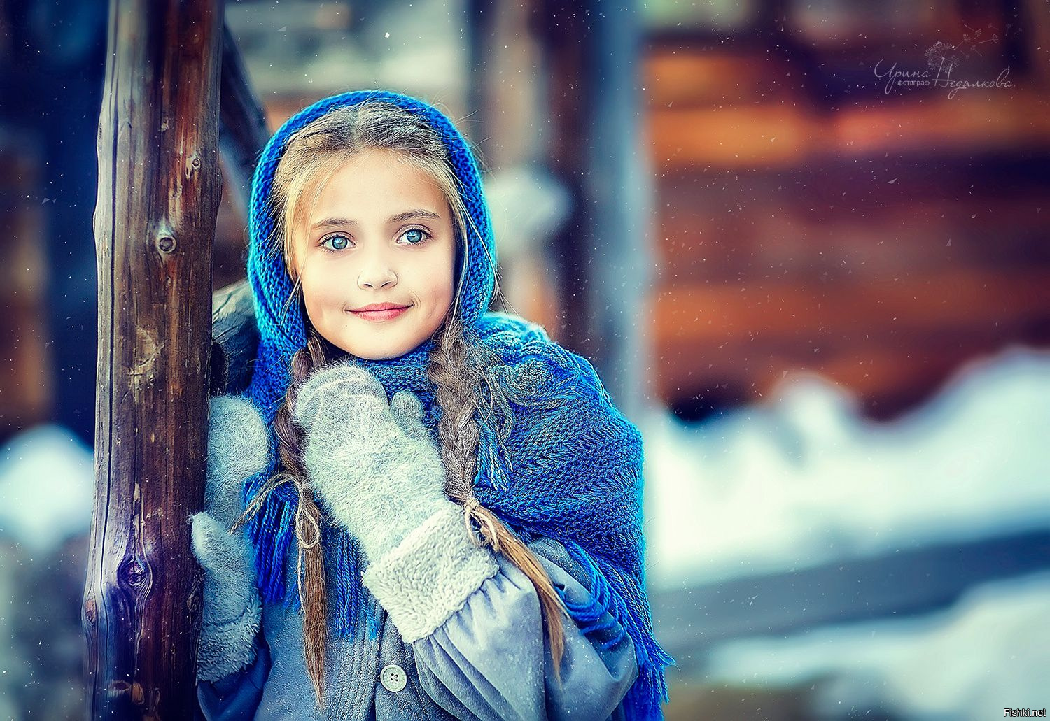 Голубоглазая сестра. Девочка в платочке. Маленькая девочка в платке. Девочка с голубыми глазами. Милые девочки зимой.