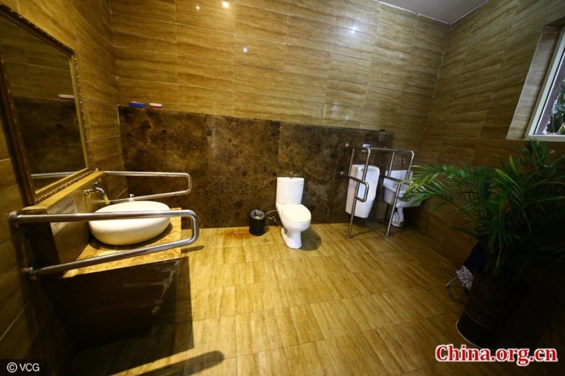 Китайский город открыл 5-звездочный общественный туалет