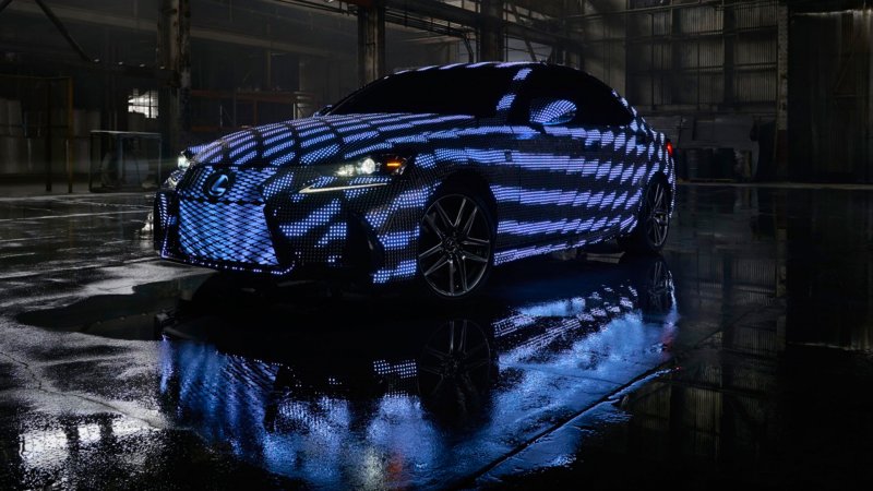 Кузов Lexus IS целиком покрыли светодиодами