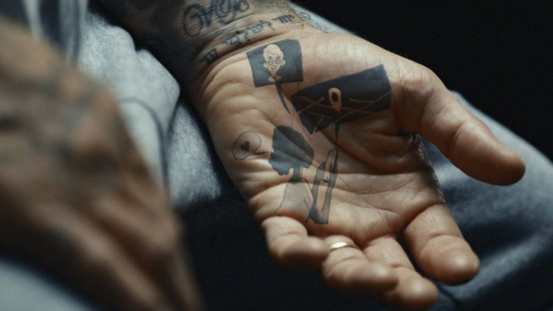 Насилие, как и татуировки, оставляет след навсегда: ожившие татуировки Дэвида Бэкхема выступили против насилия над детьми