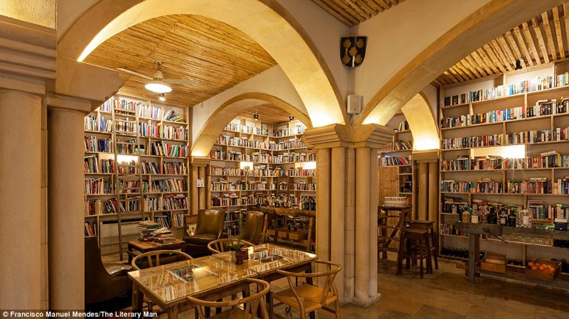 Нора для книжных червей: изумительная гостиница-библиотека