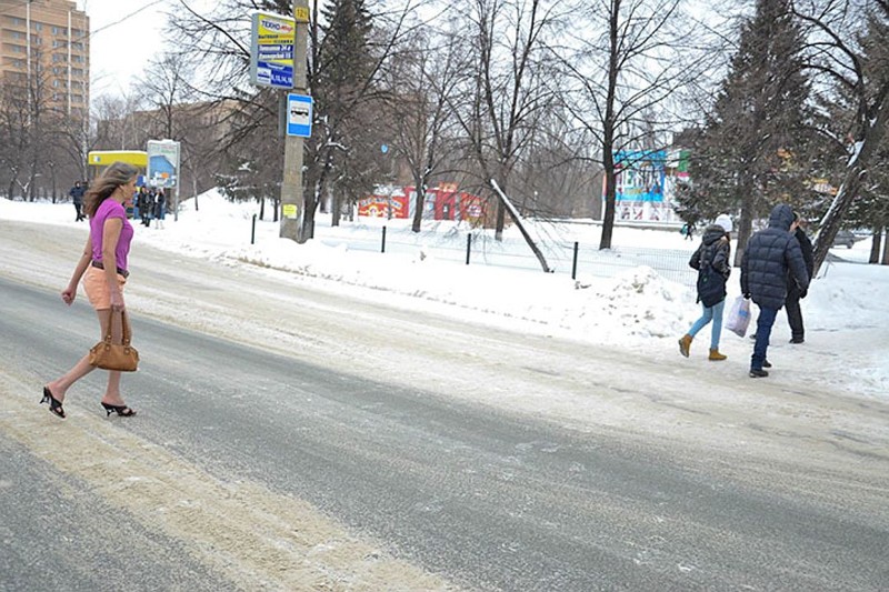 Жительница Тольятти всю зиму ходит в летней одежде и легкой обуви