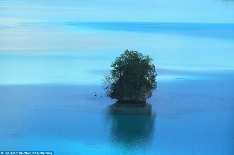 Вид сверху на один из Скалистых островов Палау