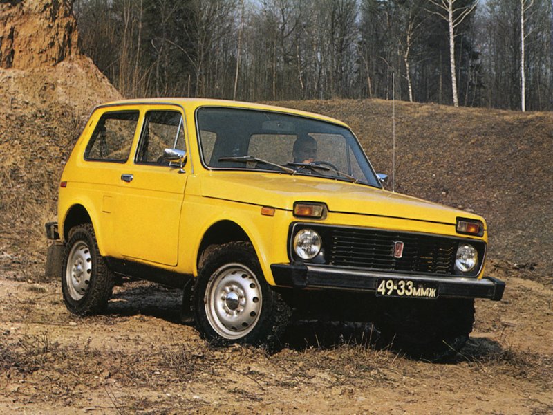 9 место: ВАЗ-2121 "Нива" 1977-1992, самобытный дизайн без заимствований у западного автопрома и передовая концепция.