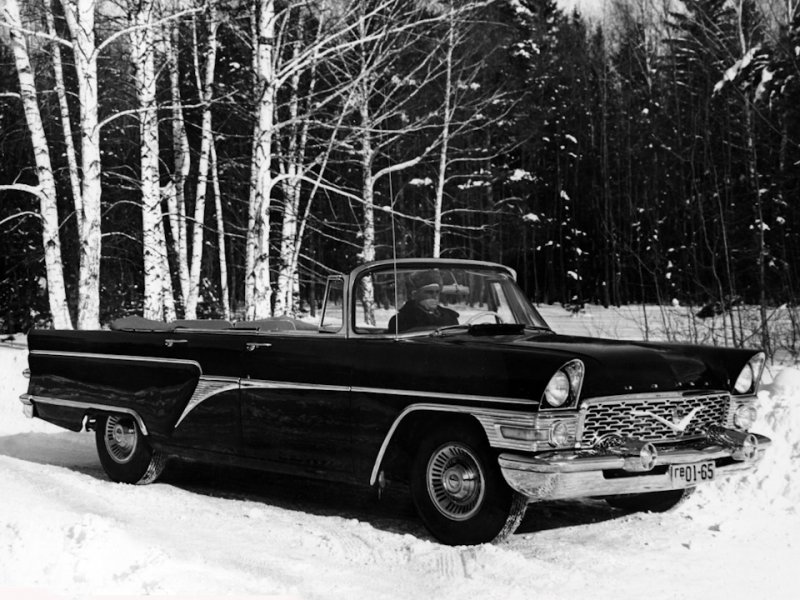 4 место: ГАЗ-13Б 1961-1962, "Чайка" с открытым кузовом типа "фаэтон" и мягким складывающимся верхом с электрогидравлическим приводом.