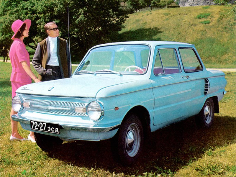 2 место: ЗАЗ-966Э Eliette 1967–71, экспортный "Запорожец", линии кузова которого перекликались с американским Chevrolet Corvair, хотя философия машины была чисто европейской: легкий вес, простая конструкция и милый облик, приятный глазу.