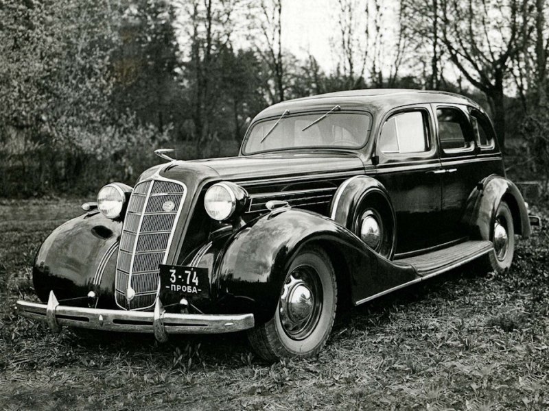 1 место: ЗИС-101 1936-1939, именно 30-е годы считаются "Золотым веком" автомобильного стиля и дизайна. Даже в СССР выдавали настоящие шедевры, пусть даже с оглядкой на заокеанские Buick и Packard.