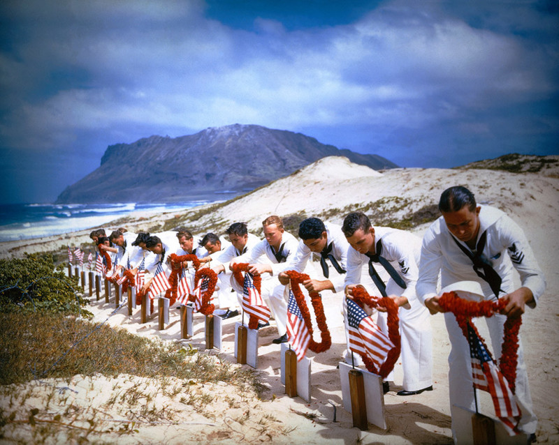 Моряки чтят память погибших товарищей, Кано, Гавайи 