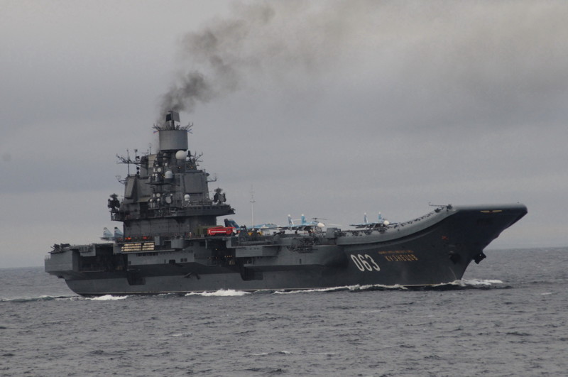 Коптящий «Кузнецов» утер нос «гордости американского флота» - СМИ