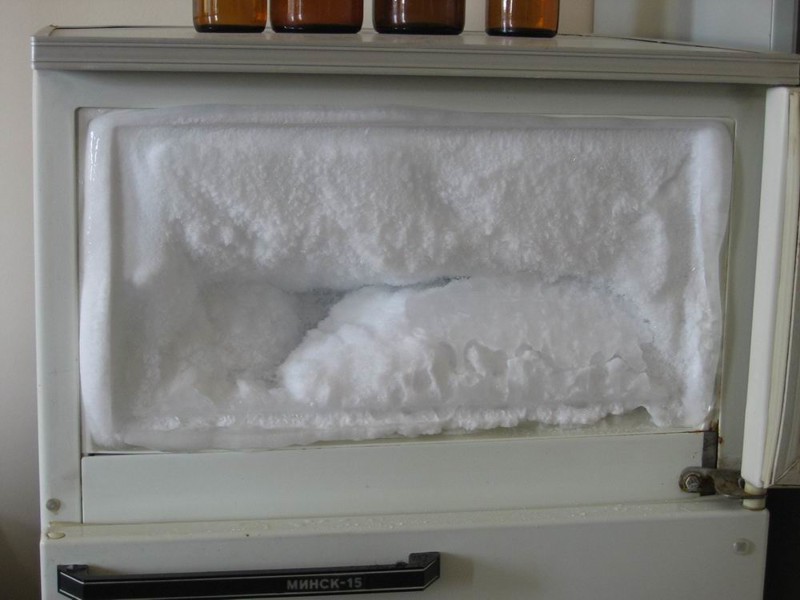 Бывают и сибирские холодильники - это когда снег, везде снег...