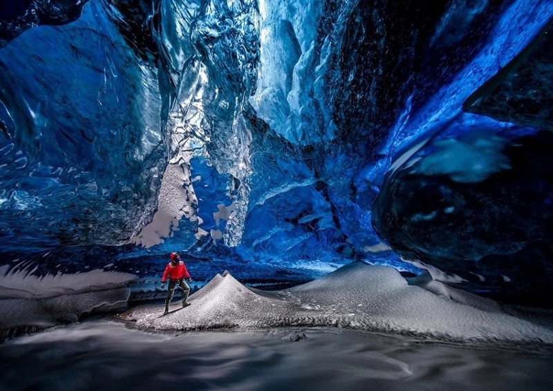 Пещера в леднике Ватнайёкюдль (Vatnajökull), Исландия