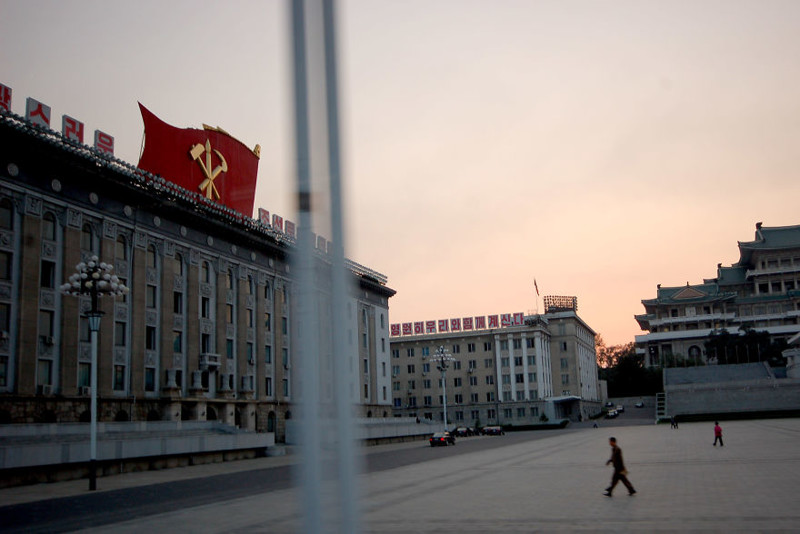 Площадь Ким Ир Сена. Здесь проходят парады