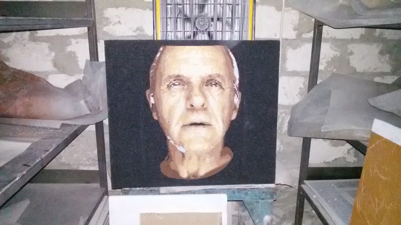 Невероятно реалистичный портрет Энтони Хопкинса из цветного мрамора