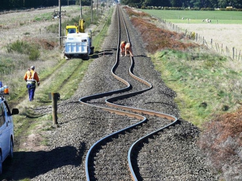 Искривления железнодорожных рельс в Новой Зеландии после землетрясения 2010 года