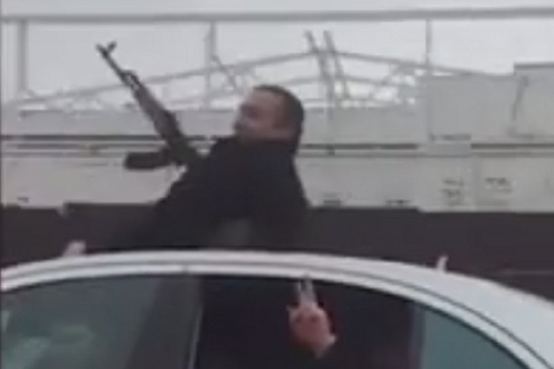 Свадебный кортеж, устроивший стрельбу на Кубани из автомата, попал на видео