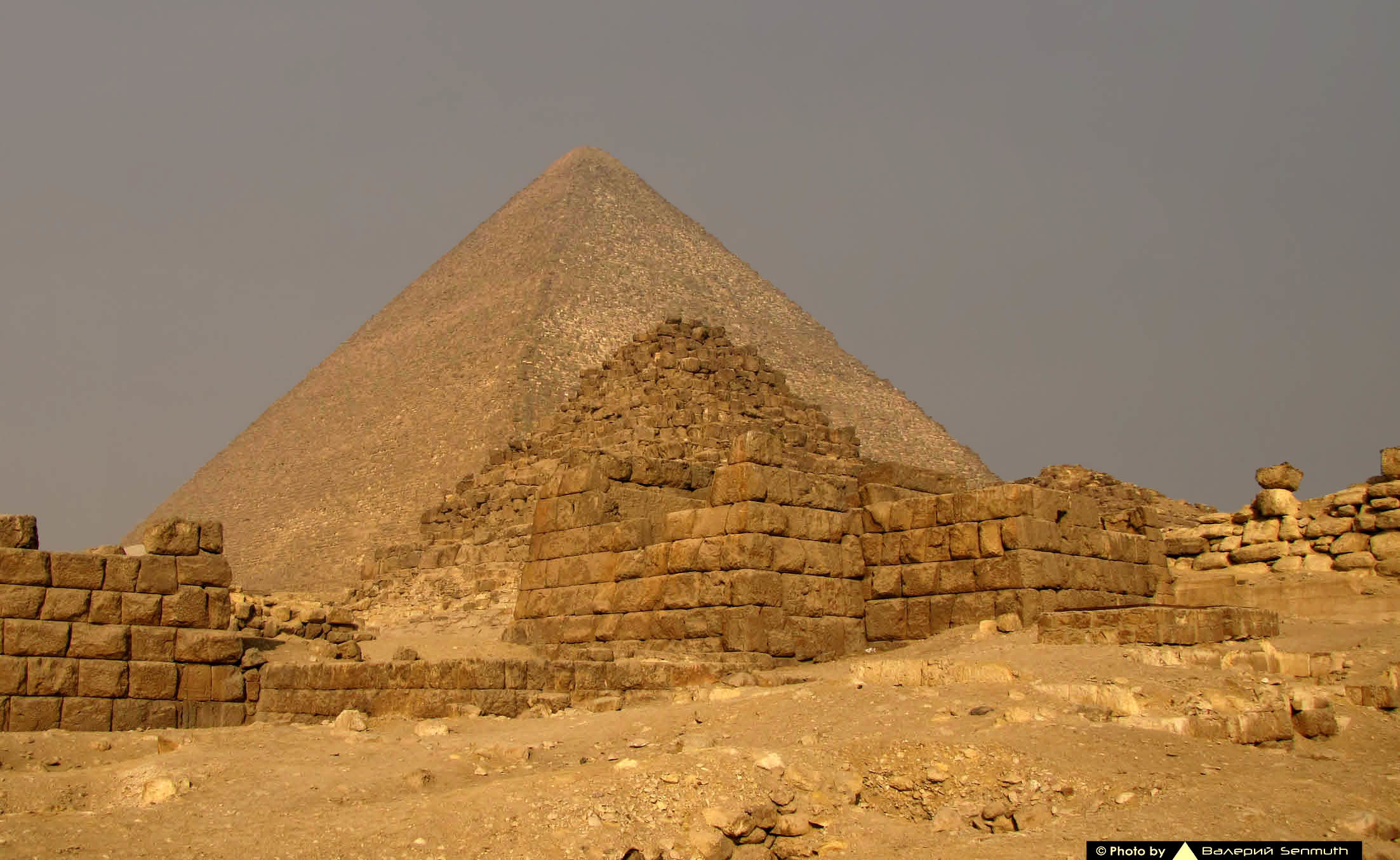 Разрушило пирамиду. Пирамида униса. Разваленные пирамиды в Египте. Недостроенная пирамида в Египте. Разрушенная пирамида.