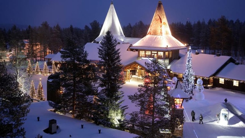 Самая близкая к северному полюсу деревня Санта-Клауса расположена в Финляндии