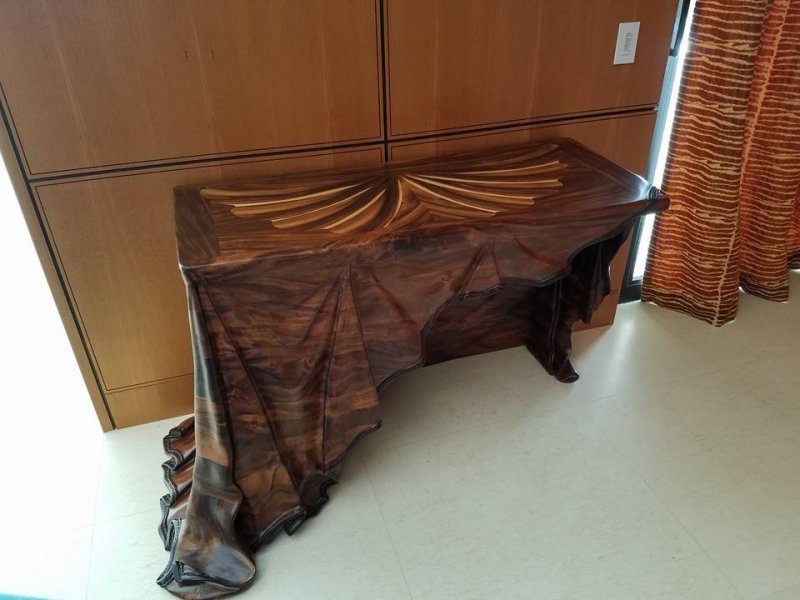 Потрясающий стол из дерева 