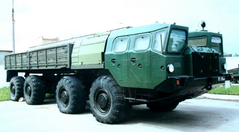 Автомобиль-тягач МАЗ-7313 двойного назначения в Советской армии 