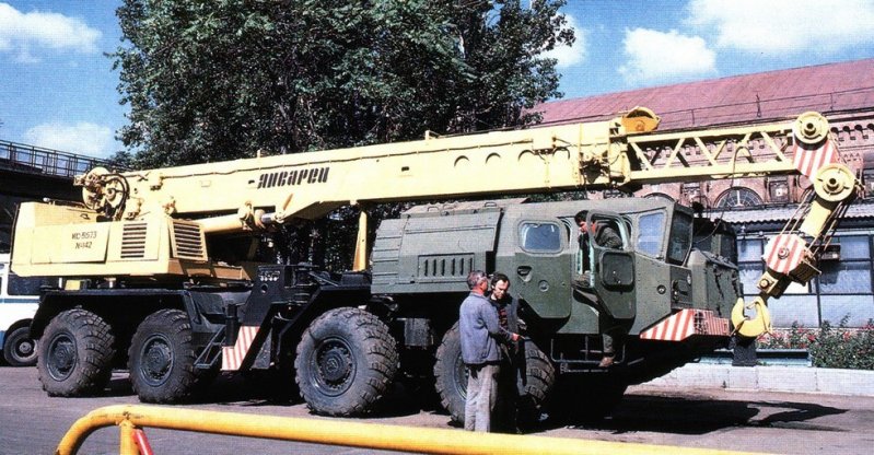 Многоцелевой 25-тонный кран КС-5573 на шасси МАЗ-73101