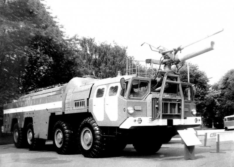 Мощные аэродромные пожарные автомобили комбинированного тушения АА-70 (7310)-220