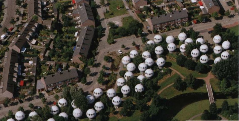Дома-шары в голландском городе Хертогенбос.