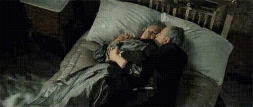 Есть Исидор и Ида Штраус  и в фильме "Титаник". Помните стариков, лежащих в постели, в то время как каюту заливает вода? Да, это они.
