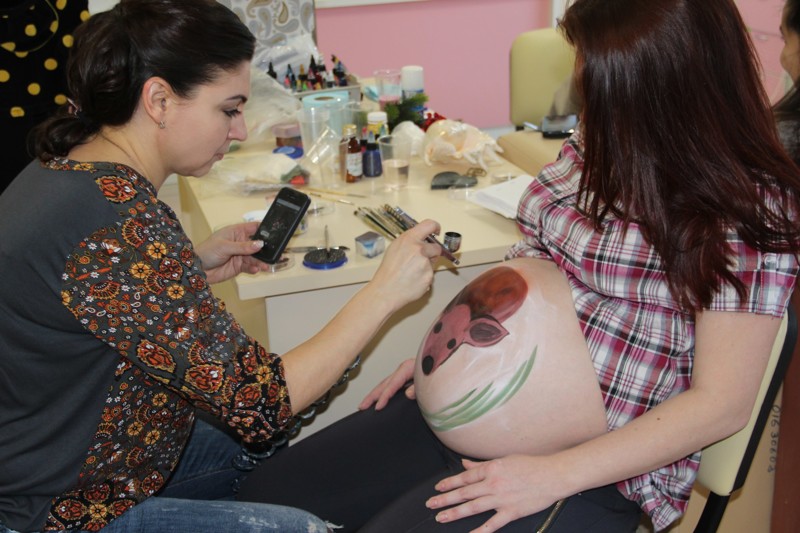 В Набережных Челнах прошёл боди-арт фестиваль беременных