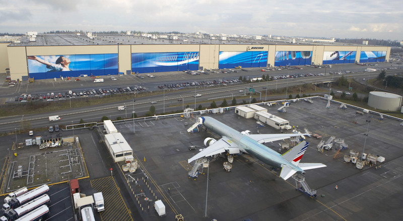 Крупнейшая фабрика — Boeing Everett Factory, Эверетт, штат Вашингтон. На этом заводе собирают самолеты Boeing. Кстати, ежедневно завод проводит 90-минутные экскурсии.