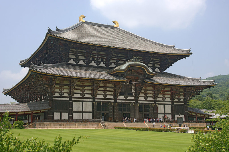 Храм Тодай-дзи – самое большое деревянное здание. Нара, Япония.