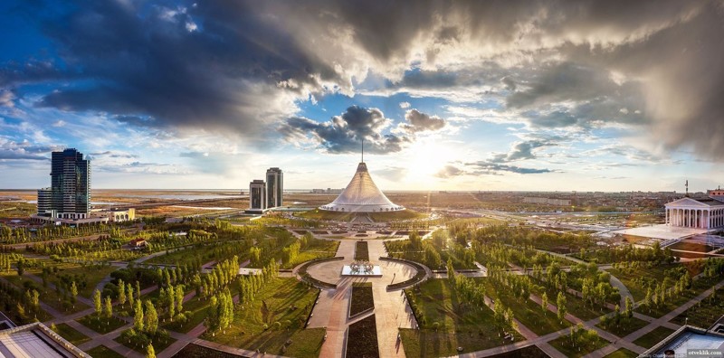 Торгово-развлекательный центр Хан Шатыр, Астана, Казахстан. Является самым большим шатром. Не хватит и дня, чтобы обойти все развлечения в этом шатре.