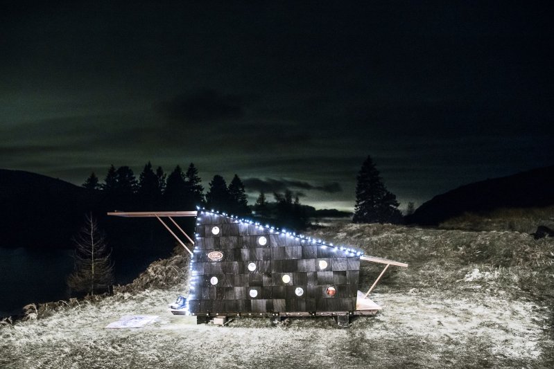 Land Rover построил мобильный дом для Санта-Клауса