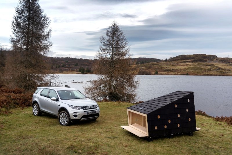 Land Rover построил мобильный дом для Санта-Клауса