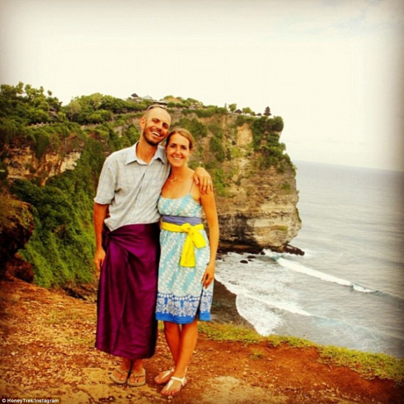 Нескончаемый медовый месяц! Пара после свадьбы бросила работу и 5 лет путешествует по миру