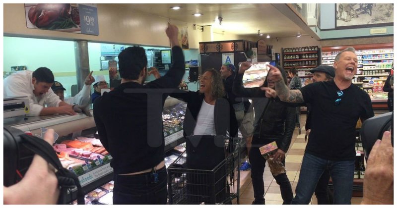  Музыканты группы Metallica спели культувую «Enter Sandman» прямо в супермаркете