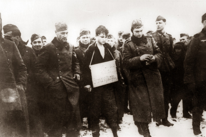 Помните? Фотографии казни Зои Космодемьянской были найдены у убитого немецкого солдата.  