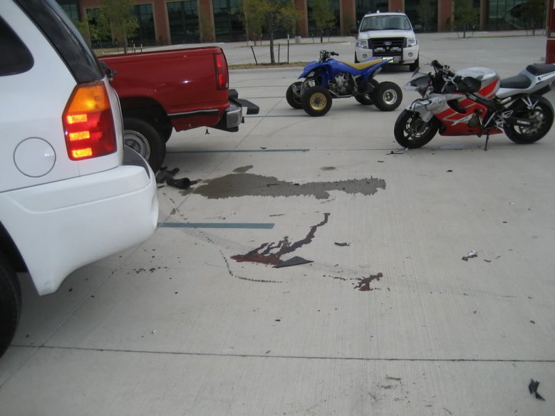 Мотоциклист-трюкач сломал ногу зрителю