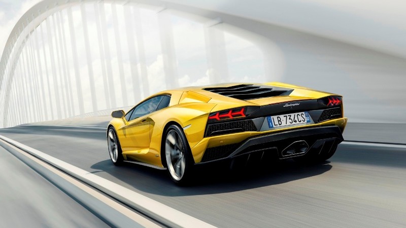Lamborghini Aventador получил полноуправляемое шасси