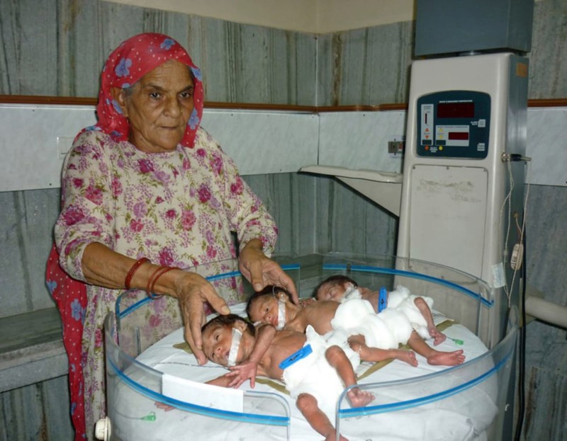 Бхатери Деви. 66 лет, мать тройняшек