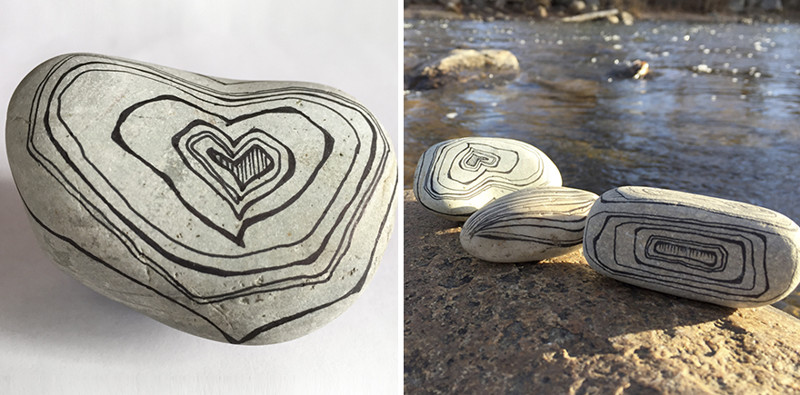 Камни с сердцем на берегу реки Ямпа в Колорадо