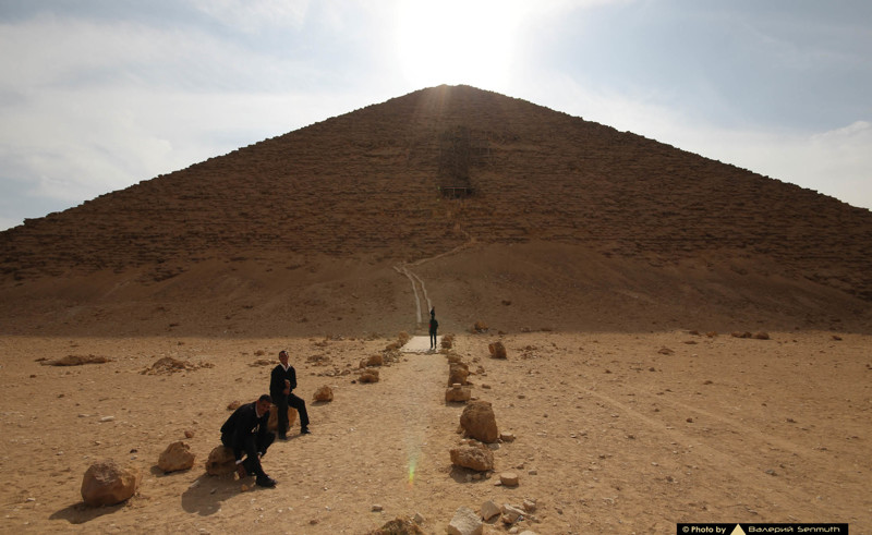 Пришло время прощаться с пирамидой, которую называют Красной или Северной пирамидой Снофру.