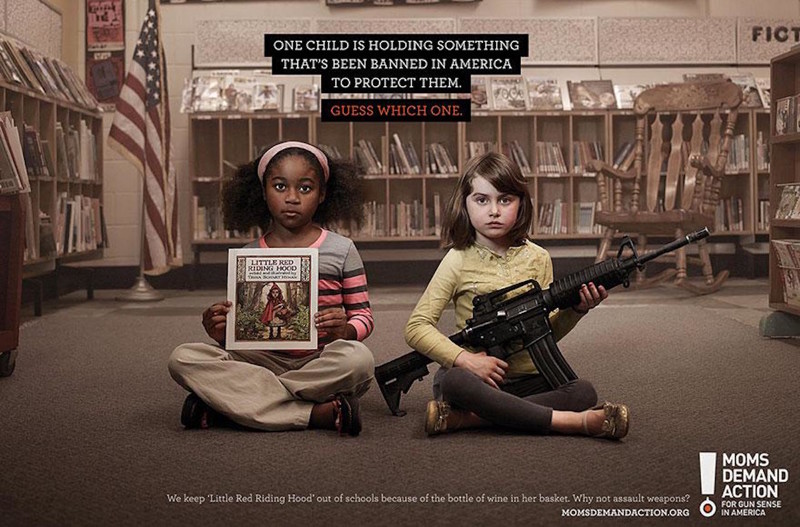 Один из детей держит в руках то, что было запрещено в Америке, чтобы защитить их. Угадайте какой?