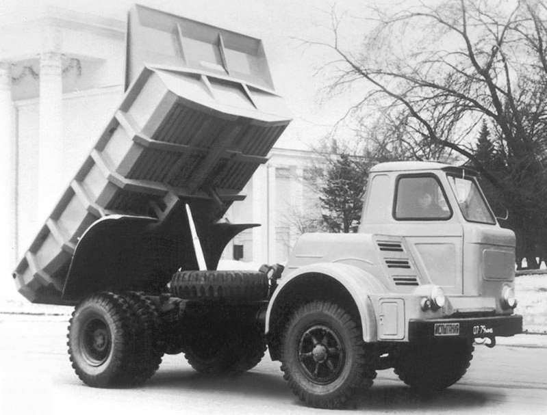 Опытный грузовой автомобиль-самосвал МАЗ-510