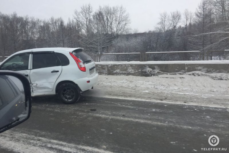 Авария дня. В Челябинске на мосту произошло крупное ДТП