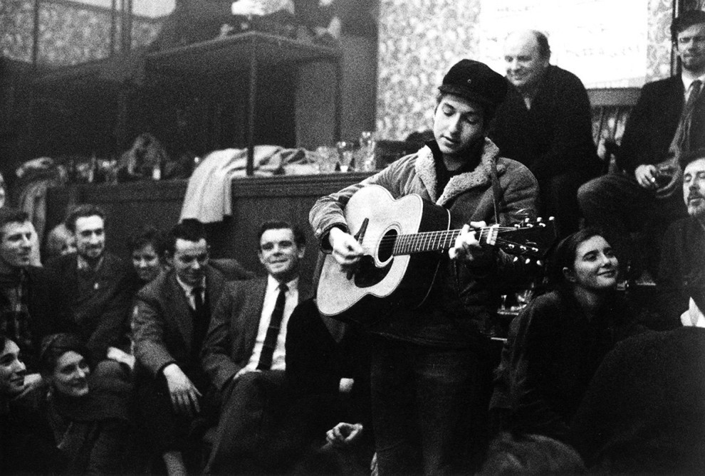 21-летний Боб Дилан дает праздничный концерт для лондонцев в 1962 году