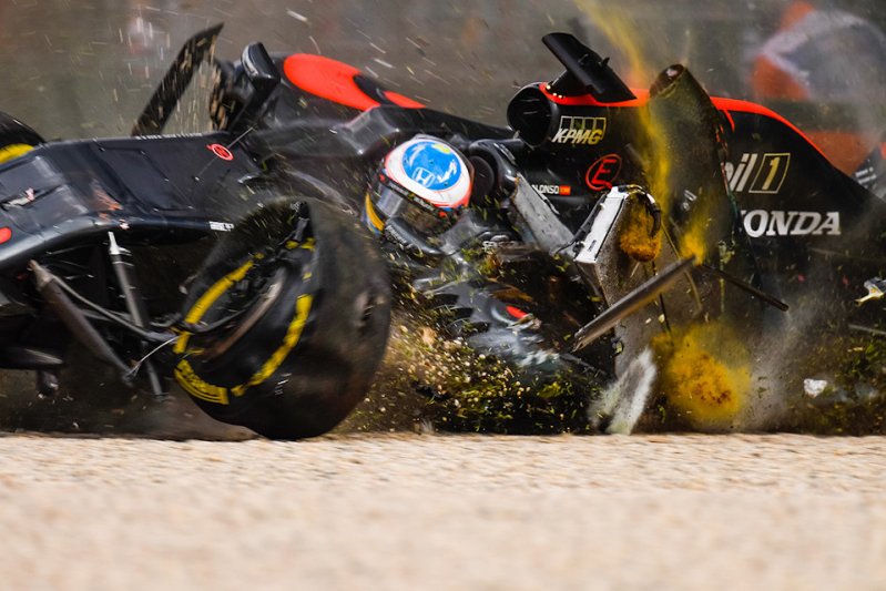 Крупная авария Фернандо Алонсо на Гран При Австралии, фото Sutton Motorsport Images
